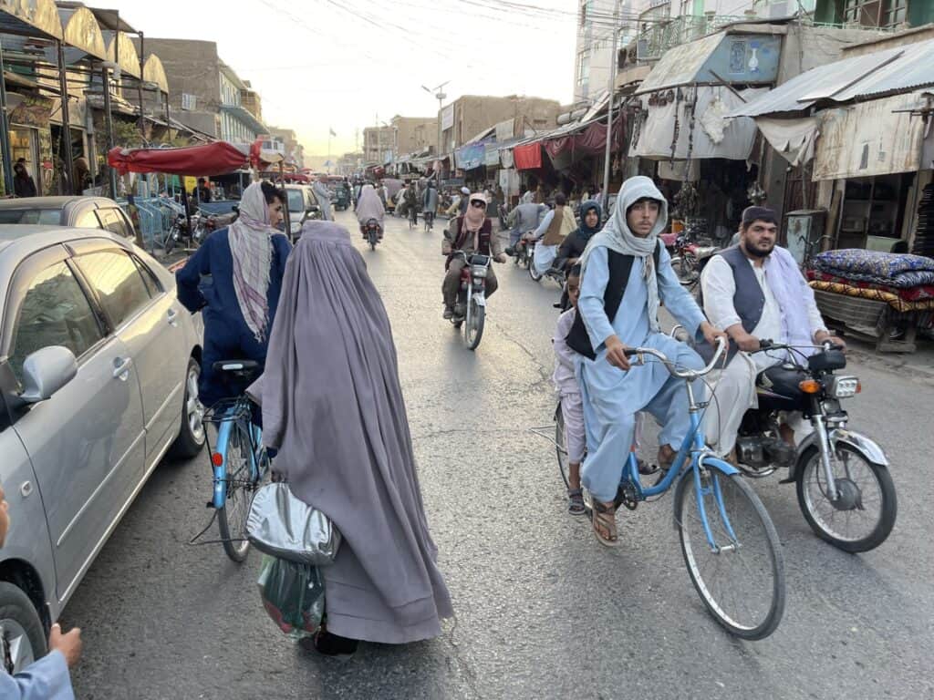 Žena je ako prd v miestnosti alebo pohľad Slovenky na Afganistan||||||||