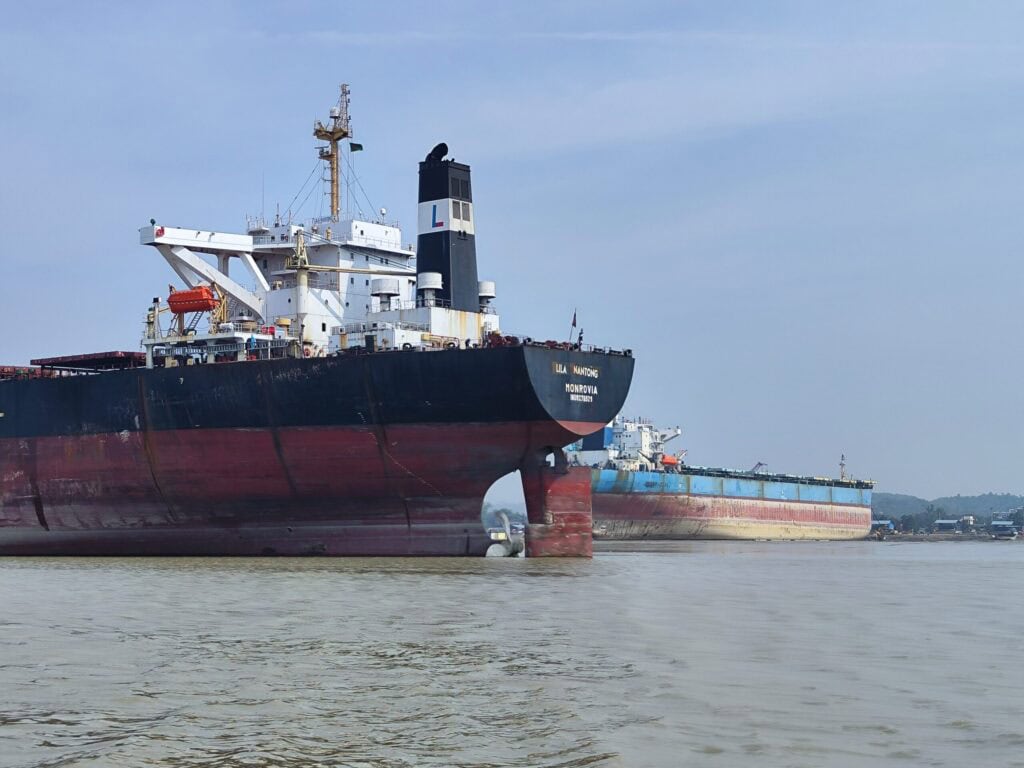 Druhé najväčšie šrotovisko na svete|||||||