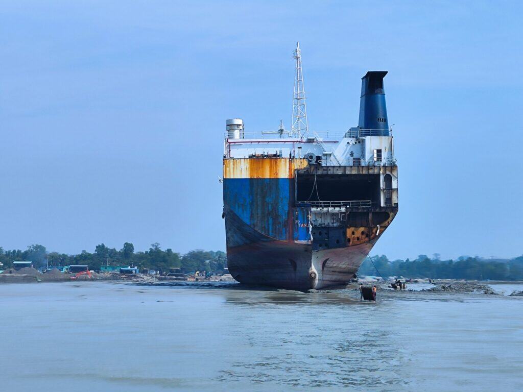 Bangladéš alebo druhé najväčšie šrotovisko na svete|||