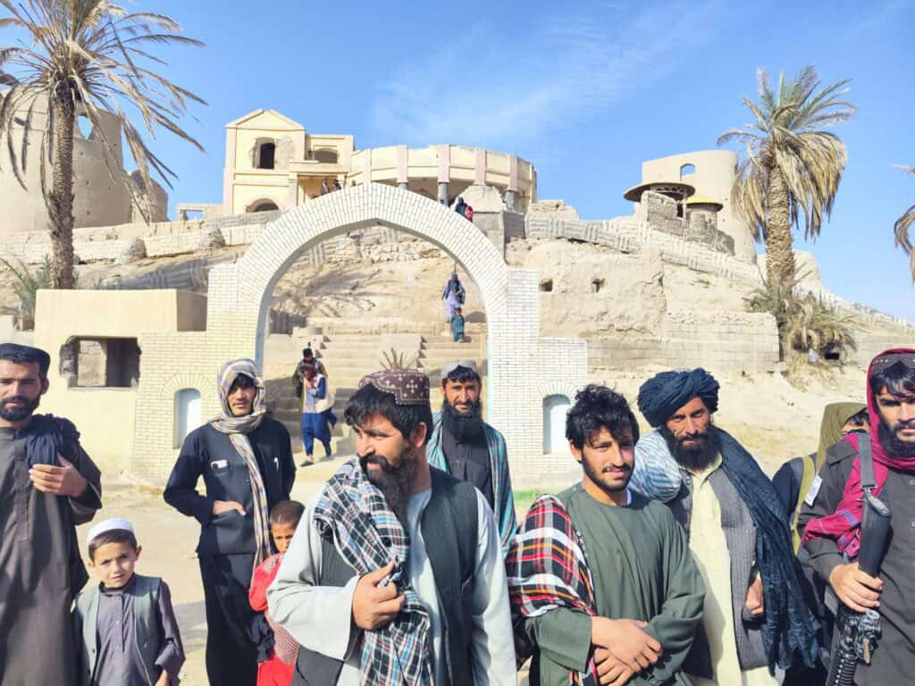 Pohľad Slovenky na Afganistan alebo prechod cez hranicu|||||||