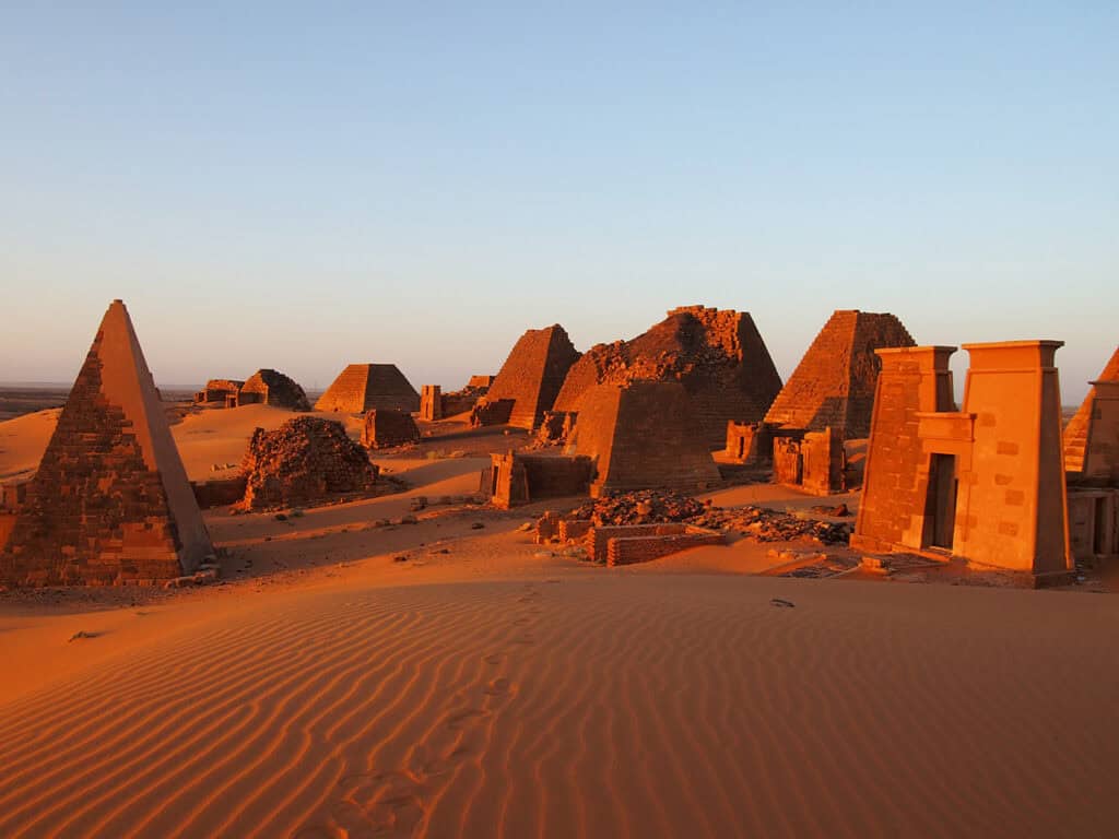 V ríši pyramíd a dervišov|||